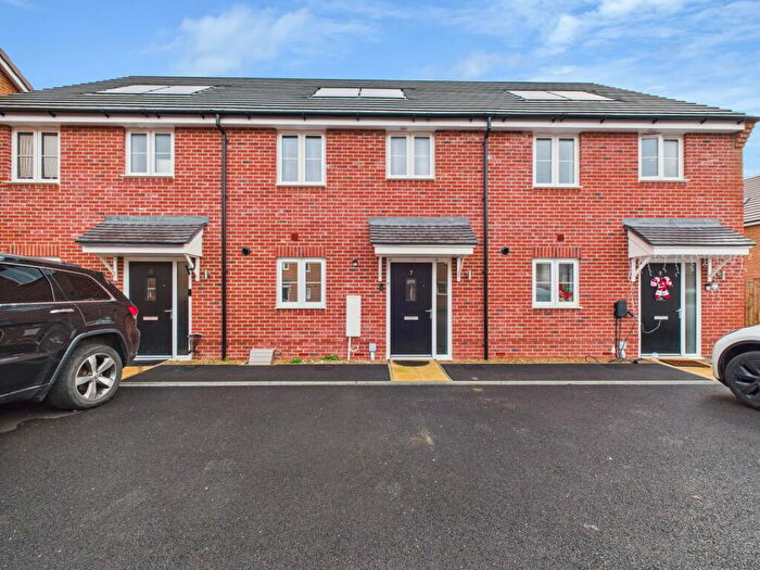 3 Bedroom Terraced House For Sale In Huick Ave, Shinfield, Reading, RG2