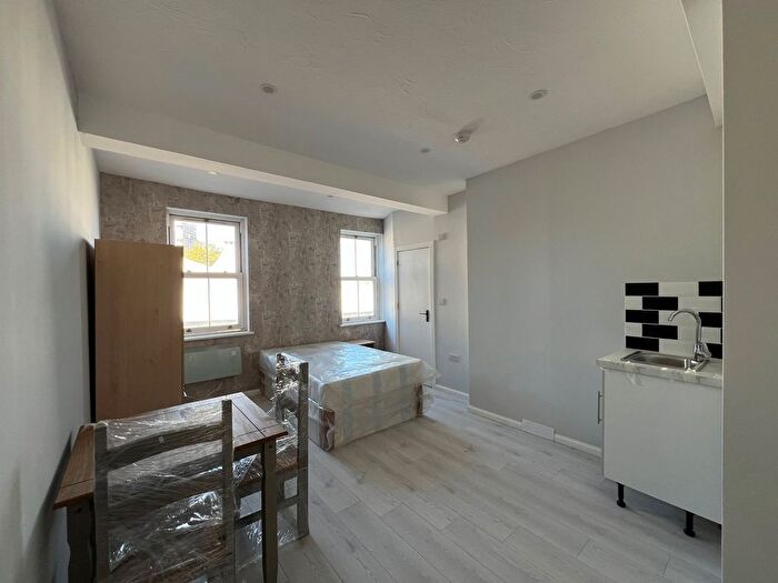 Studio To Rent In Commercial Road, Swindon, SN1