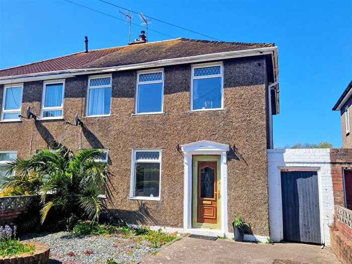 3 Bedroom Semi-Detached House For Sale In Meadow Lane, Porthcawl, CF36