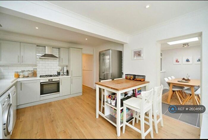 5 Bedroom Semi-Detached House To Rent In Elvin Crescent, Brighton, BN2