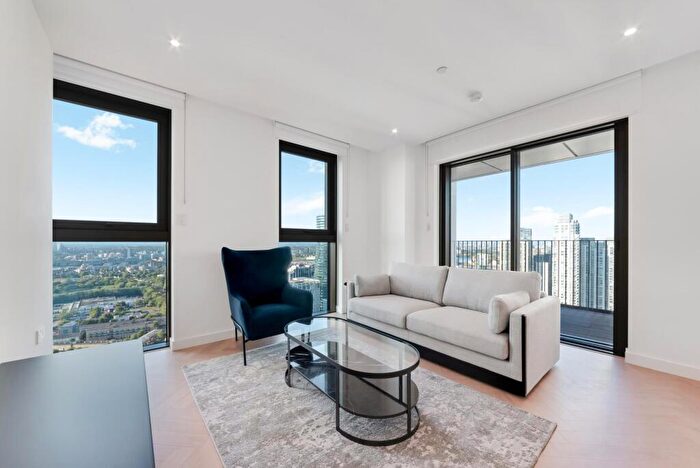 2 Bedroom Apartment To Rent In One Thames Quay, Marsh Wall, E14