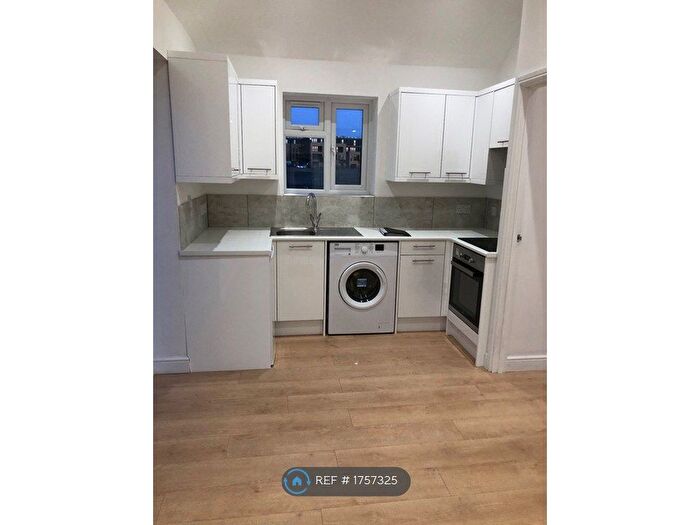 1 Bedroom Bungalow To Rent In Imperial Road, Feltham, TW14