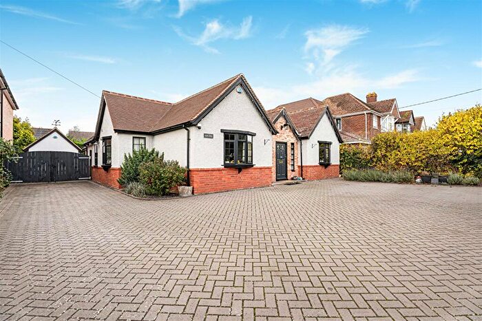 4 Bedroom Detached Bungalow For Sale In Banbury Road, Bicester, OX26