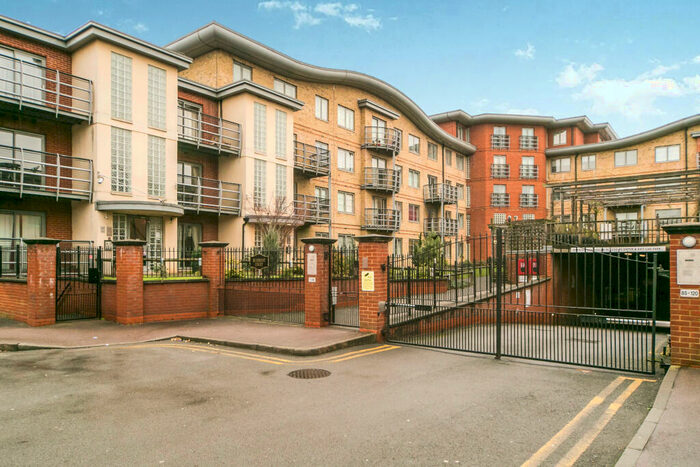 2 Bedroom Flat To Rent In Quadrant Court, Jubilee Square, Reading, RG1