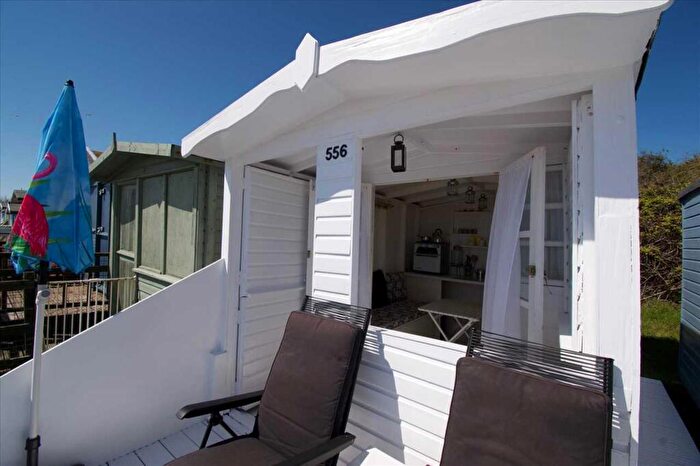 Chalet For Sale In Eastcliff Second Row, Walton On The Naze, CO14