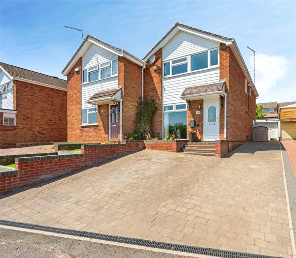 4 Bedroom Semi Detached House For Sale In Bideford Green, Leighton Buzzard, Bedfordshire, LU7