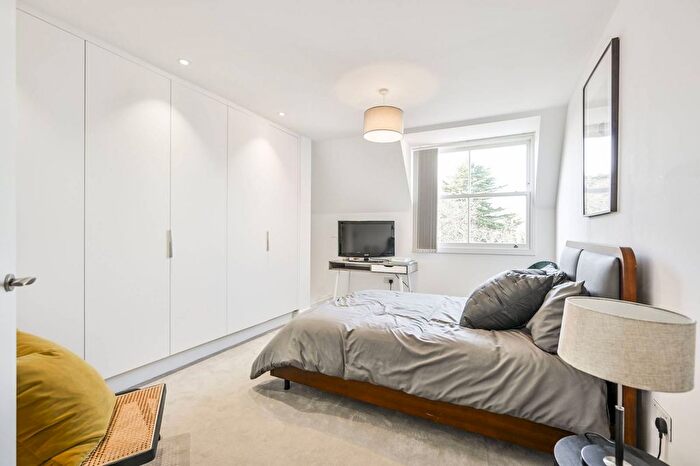 2 Bedroom Flat For Sale In Whetstone Square, Finchley, London, N20