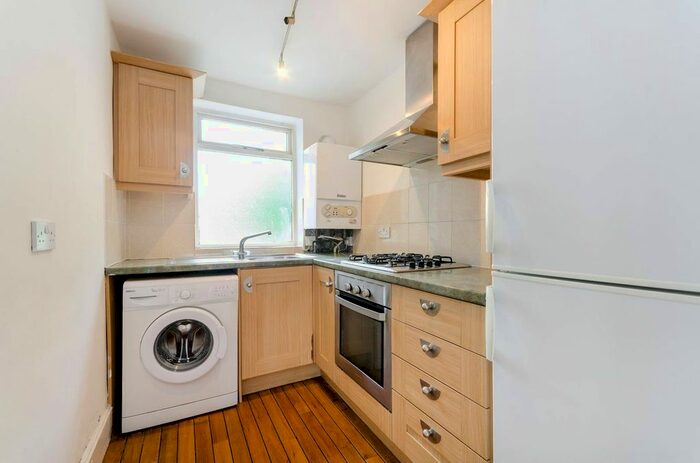 1 Bedroom Flat To Rent In Walpole Road, Surbiton, KT6