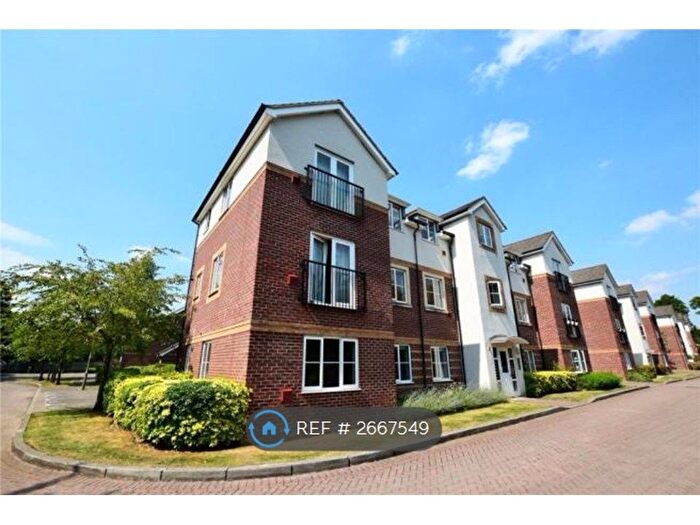 2 Bedroom Flat To Rent In Kigswood Close, Camberley, GU15
