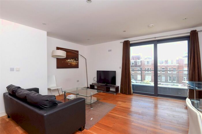 2 Bedroom Flat To Rent In College House, Putney, SW15
