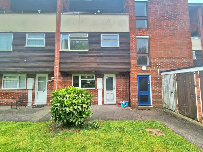 3 Bedroom Maisonette To Rent In Homer Close, Gosport, PO13