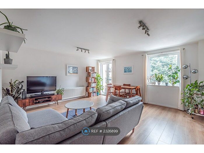 2 Bedroom Flat To Rent In Coombrook Court, London, SE16