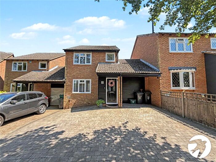 3 Bedroom Link Detached House For Sale In Woodbury Road, Walderslade Woods, Kent, ME5