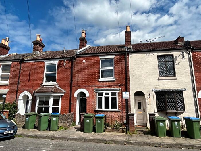 3 Bedroom Property To Rent In Castle Street, Southampton, SO14