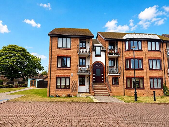 2 Bedroom Flat For Sale In Alexandra Court, Bridlington, East Yorkshire, YO15
