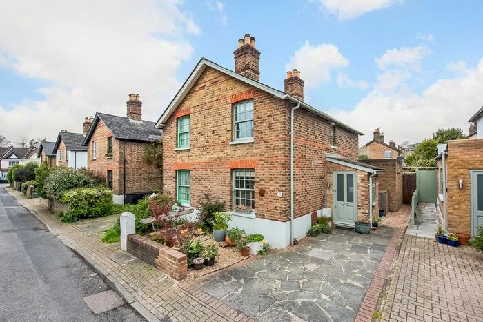 2 Bedroom Cottage To Rent In Victor Road, Penge, London, SE20