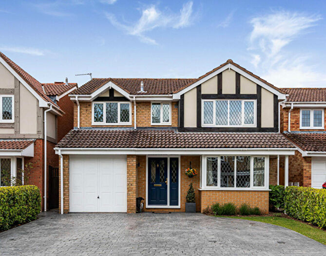 4 Bedroom Detached House For Sale In Merlin Way, Bicester, OX26