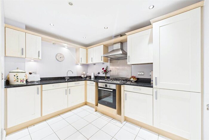 2 Bedroom Apartment For Sale In Shoppenhangers Road, Maidenhead, Berkshire, SL6