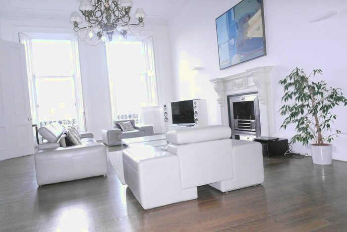 2 Bedroom Flat To Rent In Moray Place, Edinburgh, EH3