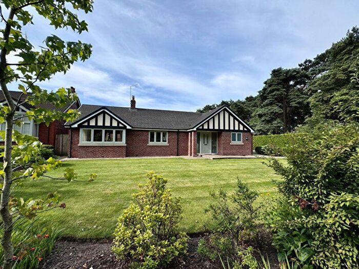3 Bedroom Detached Bungalow For Sale In Lyndale Grove, Somerford, Congleton, CW12