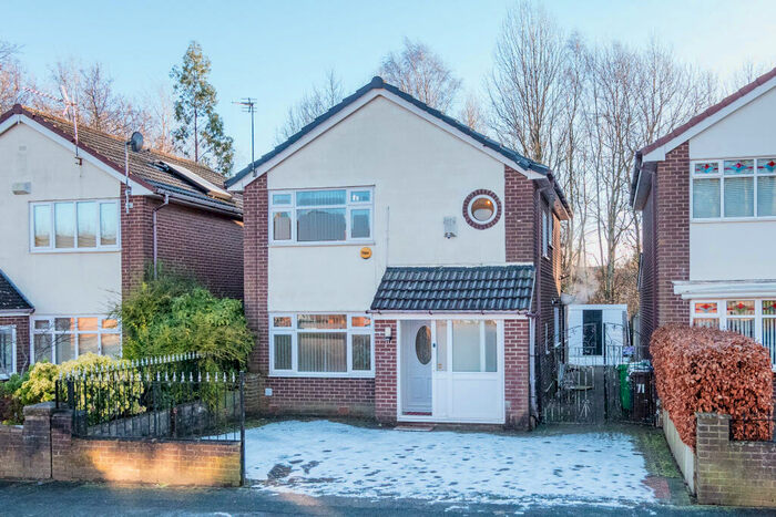 3 Bedroom Detached House To Rent In The Fairway, Manchester, M40