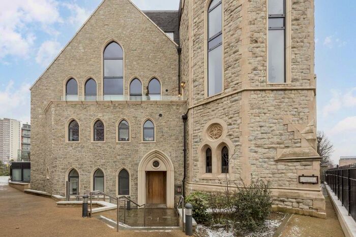 2 Bedroom Flat To Rent In High Street, Brentford, TW8