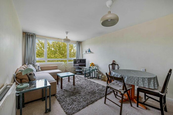 1 Bedroom Flat To Rent In Otho Court, Brentford, TW8