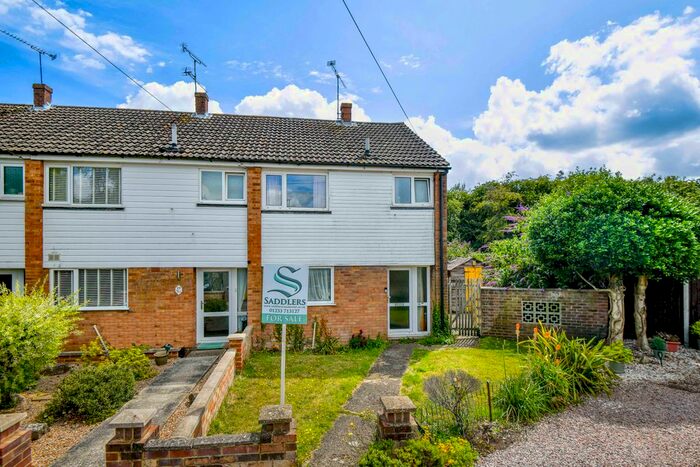 3 Bedroom End Of Terrace House For Sale In Cherry Tree Road, Ashford, TN27