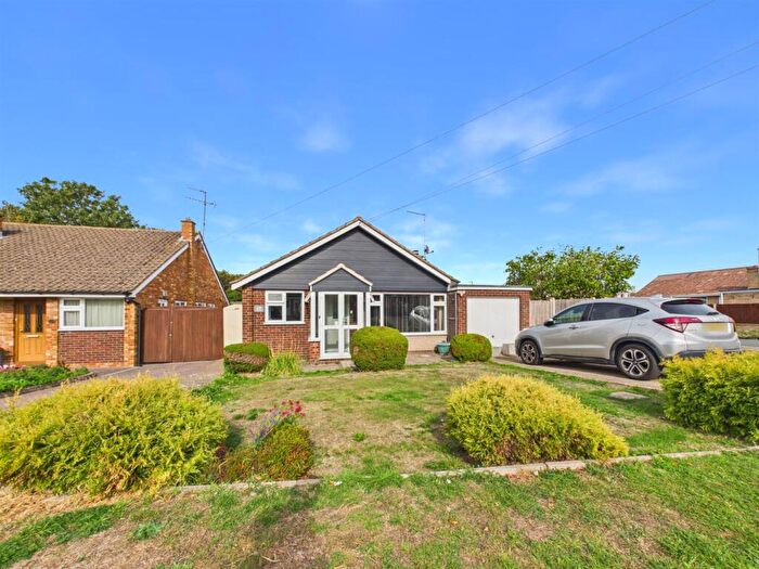 3 Bedroom Detached Bungalow For Sale In Broughton Avenue, Aylesbury, Buckinghamshire, HP20