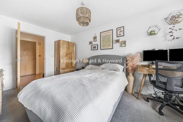 2 Bedroom Flat For Sale In Cowley Road, Oval, London, SW9