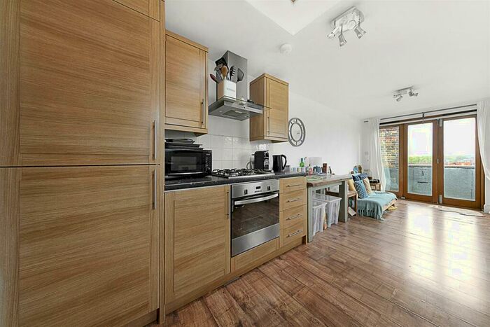 1 Bedroom Flat To Rent In Balham Hill, SW12