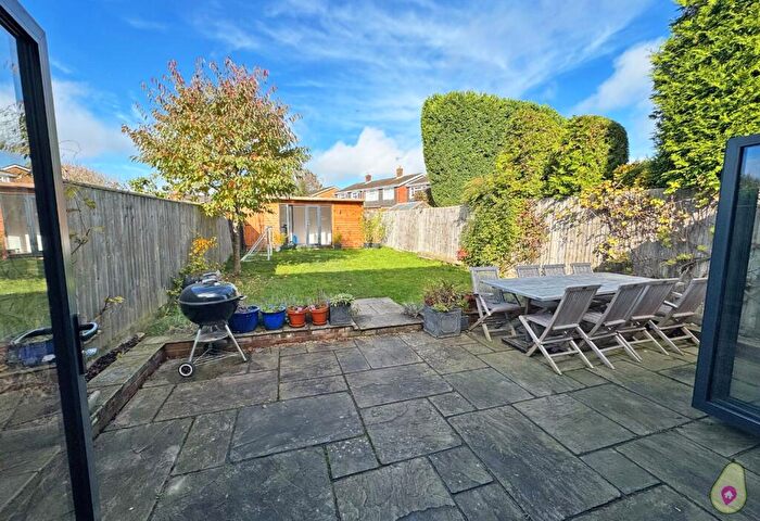 3 Bedroom Semi-Detached House For Sale In Wycombe Road, Holmer Green, HP15