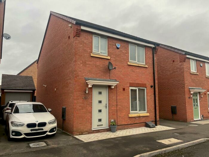 3 Bedroom House To Rent In Field Sidings Way, Kingswinford, DY6