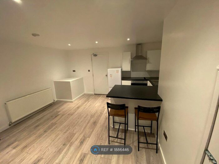 1 Bedroom Flat To Rent In Blackmoorfoot Road, Huddersfield, HD4