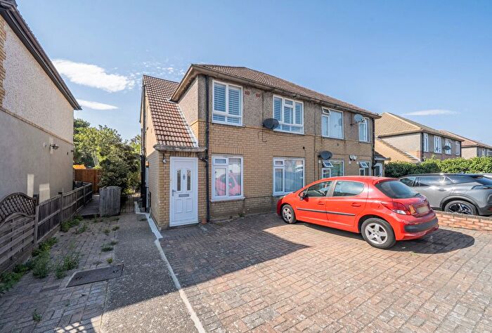 2 Bedroom Maisonette For Sale In Belvedere Road, Bexleyheath, Kent, DA7