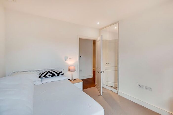 2 Bedroom Flat For Sale In Oakhill Road, London, SW15