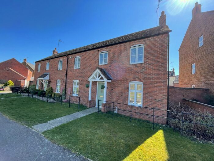 3 Bedroom Semi-Detached House To Rent In Lapsley Drive, Banbury, OX16