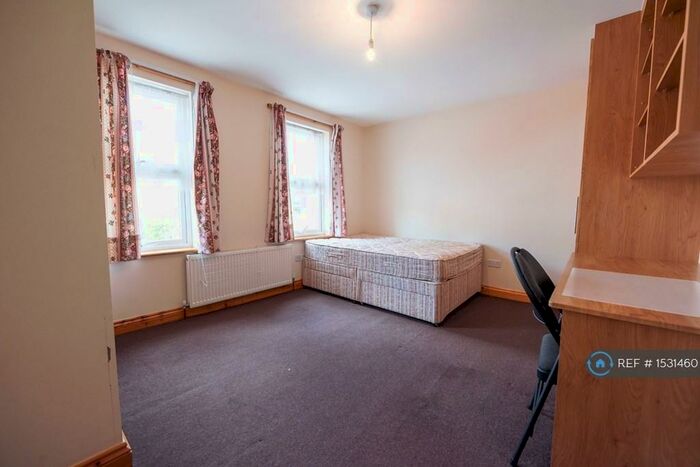 6 Bedroom Terraced House To Rent In De Beauvoir Road, Reading, RG1