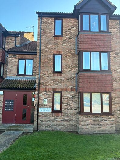 1 Bedroom Flat To Rent In Franklin Avenue, Slough, SL2