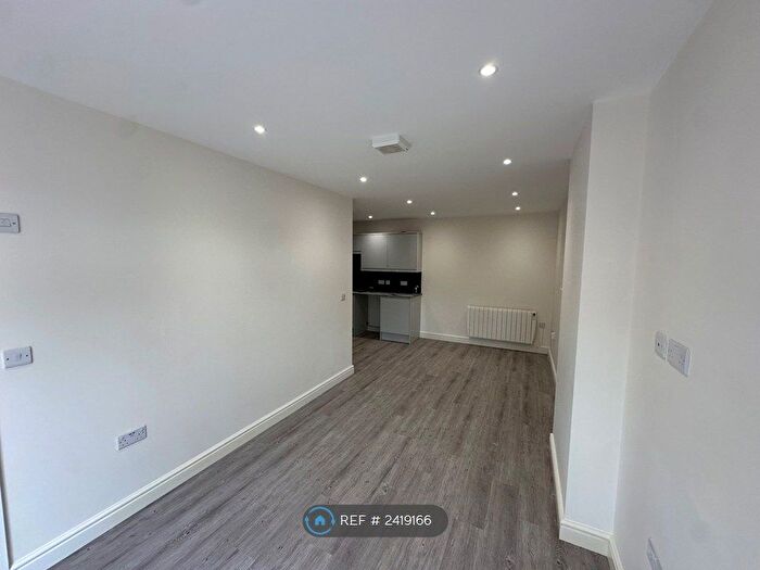 1 Bedroom Flat To Rent In Princes Way, Bletchley, Milton Keynes, MK2