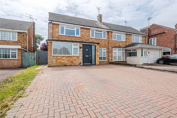 4 Bedroom Semi-Detached House For Sale In St Christophers Close, Dunstable, Bedfordshire, LU5