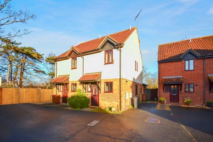 2 Bedroom Semi-Detached House To Rent In Hillside Mews, Chelmsford, CM2