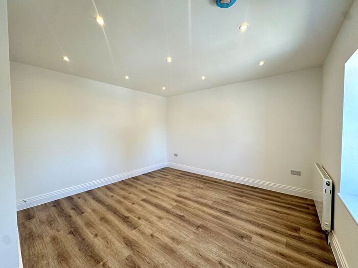 2 Bedroom Flat To Rent In Barge Drive, Southall, Middlesex, UB2
