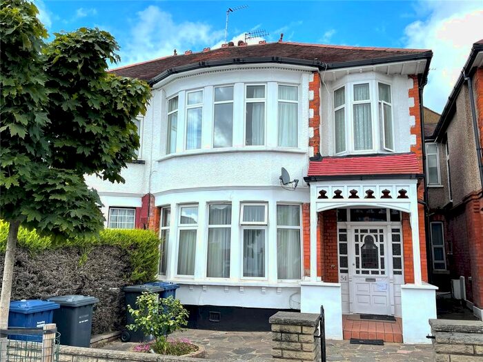 2 Bedroom Maisonette To Rent In The Drive, London, NW11