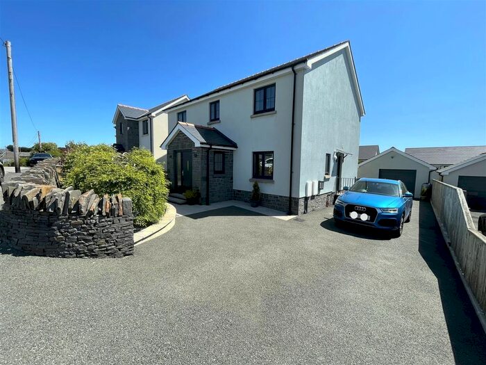 4 Bedroom Detached House For Sale In Bancffosfelen, Llanelli, SA15