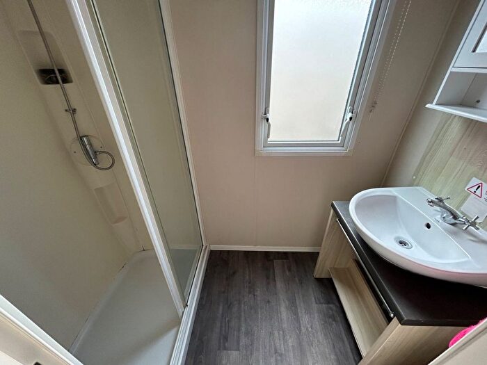 3 Bedroom Mobile/park Home For Sale In Hythe Road, Dymchurch, Romney Marsh, TN29