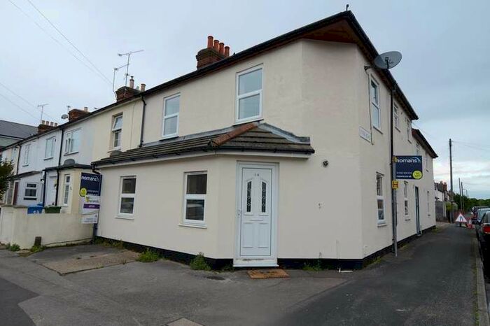 2 Bedroom Apartment To Rent In Queens Road, GU14