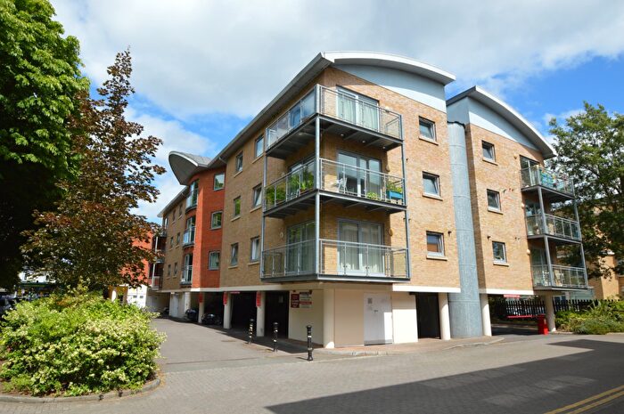 2 Bedroom Apartment For Sale In Hersham Road, Walton-on-Thames, KT12