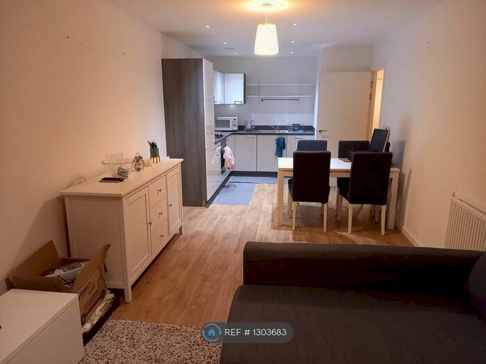 2 Bedroom Flat To Rent In Claret Court, Croydon CR0