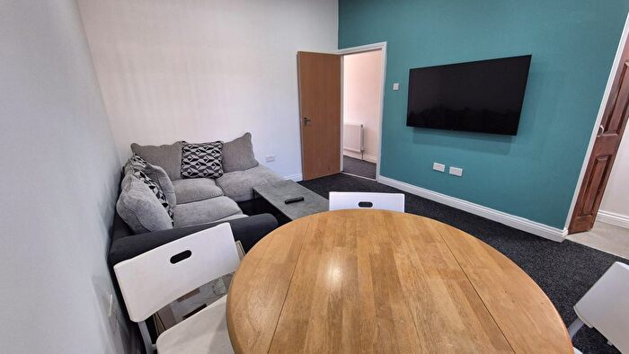 5 Bedroom Terraced House To Rent In Heald Place, M14